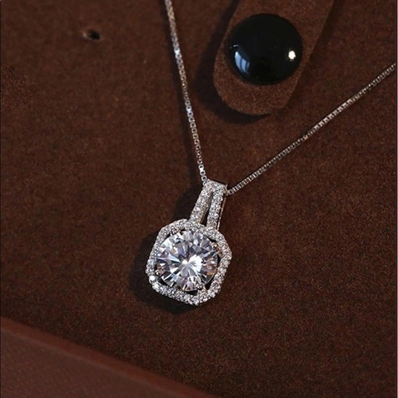 Cubic Zircon Pendant Necklace For Women - Picture 6 of 8